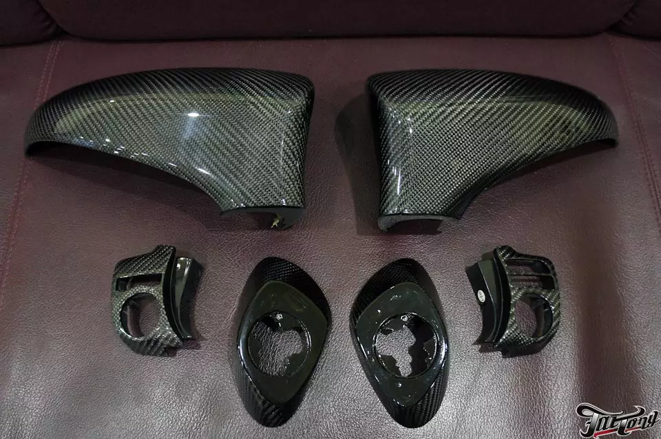 Lexus IS. Ламинация зеркал и вставок в руль натуральным карбоном.